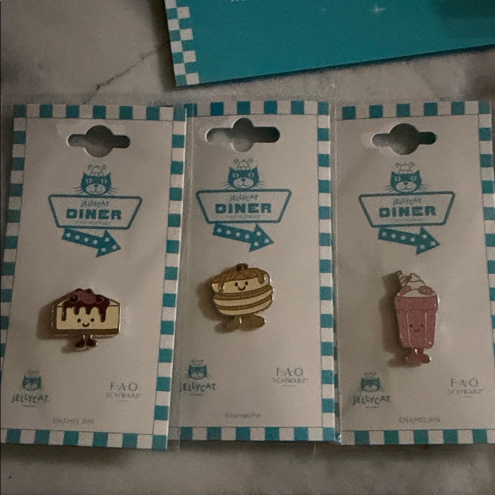 Jellycat Kids Dessert-Themed Pins - Brown, Pink, Cream